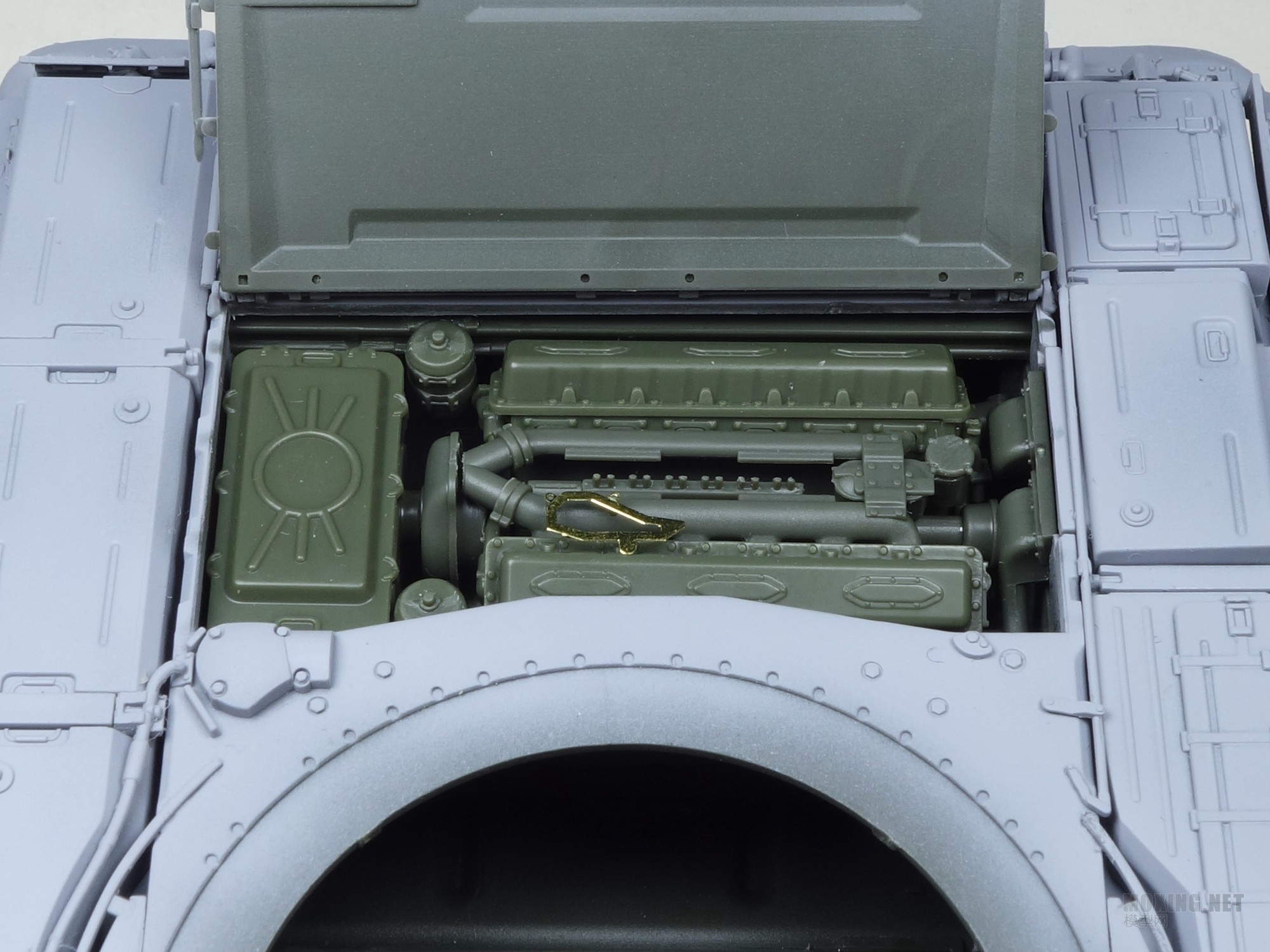 SPS-028 RUSSIAN V-84 ENGINE (FOR TS-014 & TS-028 & ALL OTHER T-72 MODELS) 1/35 Meng